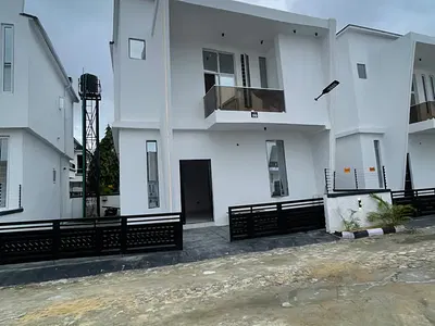 Lovely Contemporary 4 Bedroom Detached Duplex in a Communal Space — Lekki, Lagos