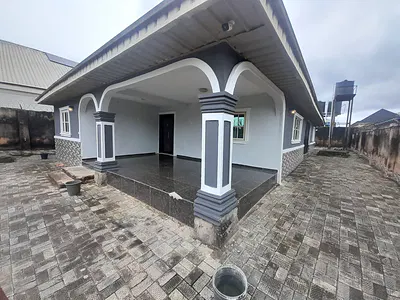 3 Bedrooms Flat Downstairs — Irhirhi Road, Airport Road, Benin, Oredo, Edo
