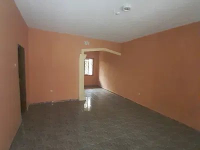 3 Masters Bedrooms Flat — Irhirhi Road, Airport Road, Benin, Oredo, Edo