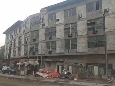 3 Storey Building with Offices & Warehouse on 1901SQM for Commercial Use — Apapa Whalf, Apapa, Lagos