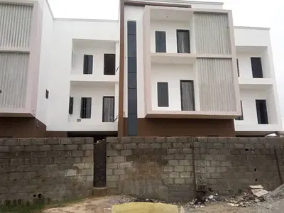 A Newly Built 5 Bedroom Terraced Duplex — Jahi, Abuja
