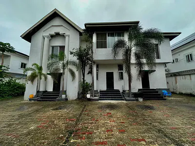 20 Bedroom Fully Detached House with BQ Suitable for Commercial Use — Lekki, Lagos