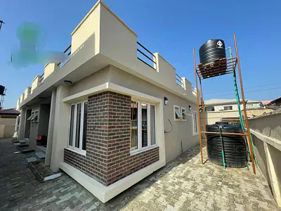Very Spacious & Neat 2 Bedroom Flat with Rooftop Terrace, Self Service — Lekki, Lagos