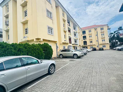 *spacious 3 Bedroom Apartment with Swimming Pool, Gym and Playground — Lekki, Lagos
