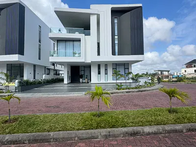 Contemporary 6 Bedroom Smart Home with Swimming Pool and Elevator — Osapa, Lekki, Lagos