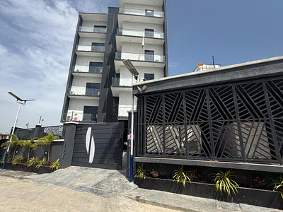 Brand Newluxury Furnished 1 Bedroom Apartment with Inverter+ Gym+pool — Lekki, Lagos