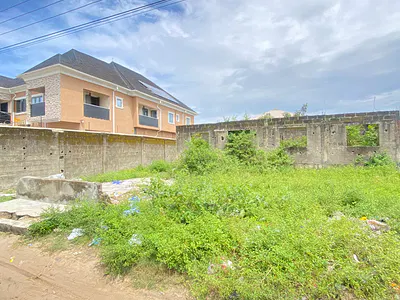 Distress 650SQM Land with an Uncompleted Building — Ajah, Lagos