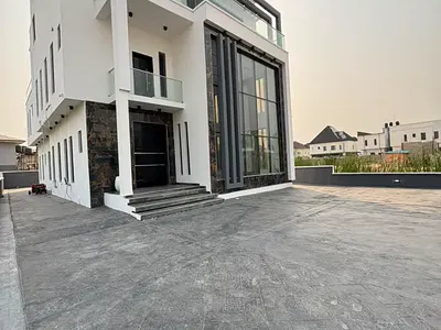 Contemporary 5 Bedroom House — Lekki, Lagos
