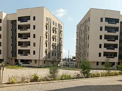 Extremely Spacious 2 Bedroom Flat with Ac, Elevator, in an Estate — Off Ogunlana Drive, Surulere, Lagos