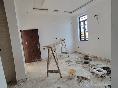 Roomself Contains — Estate, Berger, Arepo, Ogun
