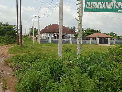 One Plot of Dry Upland — Lagos-Ibadan Expressway, Seriki-Sotayo. Close to Mcpherson University, Obafemi Owode, Ogun