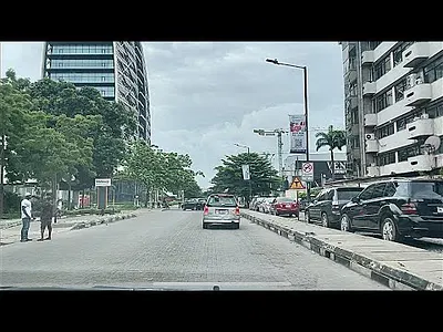 Prime Land on Tarred Road — Ikoyi, Lagos