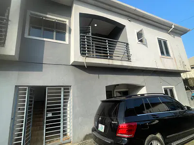 2 Bedroom Upstairs 20/24HRS Light — Thomas, Ajah, Lagos