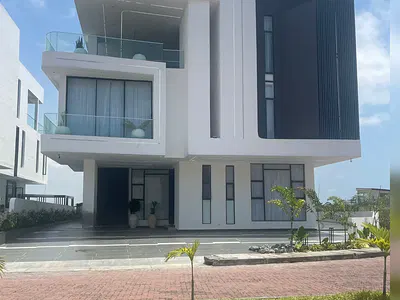 Luxury 6 Bedroom Smart Detached Duplex with Elevator — Lekki, Lagos