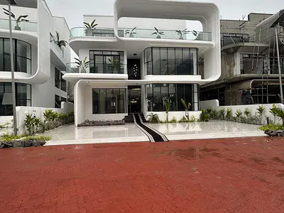 *5 Bedroom Fully Detached Duplex with BQ, Gym, Elevator &pool* — Lekki, Lagos
