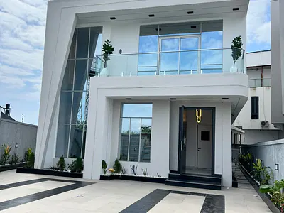 Beautifully Laid Out 5 Bedroom Detached House — Chevron, Lekki, Lagos