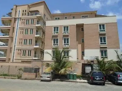 Lovely Well Maintained 3 Bedroom Flat with BQ Pool Gym Lift Generator — Oniru, Victoria Island (VI), Lagos