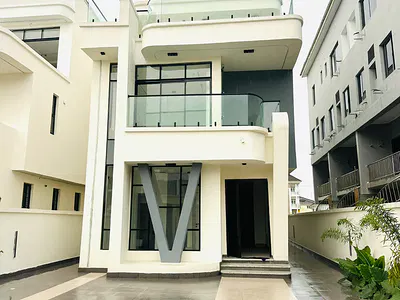 Well Built Automated Luxury 5 Bedroom Detached Duplex with Pool+cinema — Lekki, Lagos
