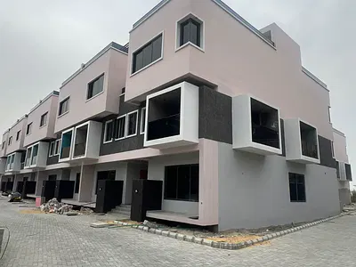4 Bedroom Terrace with BQ — Admiralty Road, Lekki Phase 1, Lekki, Lagos
