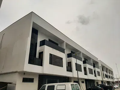 Serviced 4 Bedroom En-Suite Townhouse — Lekki Phase 1, Lekki, Lagos