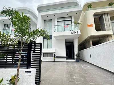 5 Bedroom Fully Detached Duplex with Swimming Pool — Lekki, Lagos