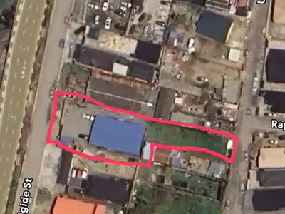 1,100M2 Plot with Demolishable Structure Beside Main Road — Kosofe, Lagos
