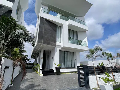 5 Bedroom Detached Duplex with Excellent Features — Lekki, Lagos