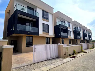 5 Bedroom Detached Duplex — Osapa, Lekki, Lagos