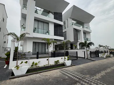 Newly Built 5 Bedroom Fully Detached House with Pool — Lekki, Lagos