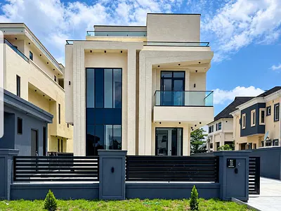 5 Bedrooms with Swimming Pool — Lekki, Lagos