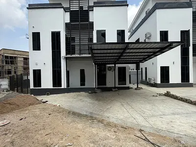 New Luxury Furnished 4 Bedroom Detached Duplex+bq with Modern Design. — Guzape District, Abuja