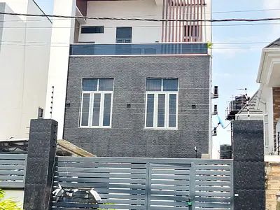 5 Bedroom Detached House with Swimming Pool — Lekki, Lagos