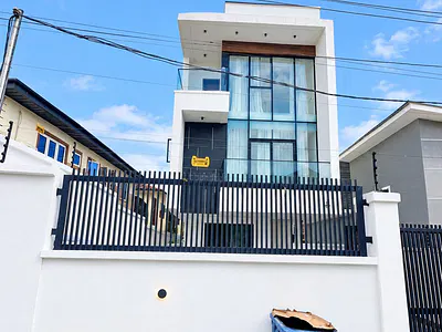 5 Bedroom House — Magodo, Lagos