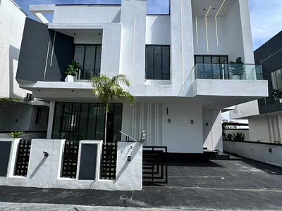 Executive 5 Bed Detached Duplex with Mini Garden and BQ — Chevron Estate, Lekki, Lagos