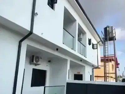 Semi Detached 4 Bedrooms Duplex with 2 Self-Contain BQ 100FT by 100FT Land — Ruben Agho Road, Off 2nd Ugbor Road, GRA, Benin, Oredo, Edo