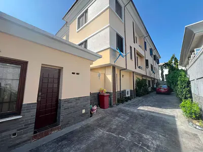 Self Contain Apartment — Ikoyi, Lagos