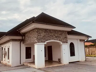 Modern Luxury 4 Bedroom Bungalow Security Post 100FT by 200FT Land — Off Airport Road GRA, Benin, Oredo, Edo