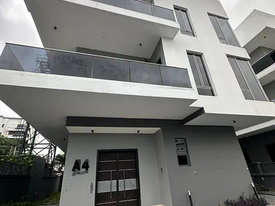 Luxury 6 Bedroom Detached Duplex with 2 Rooms Boys Quarter. — Ikoyi, Lagos