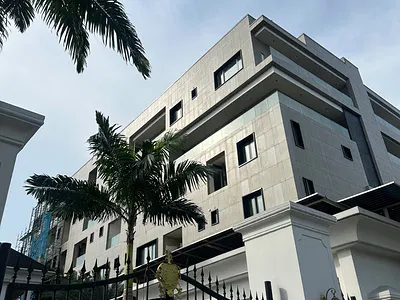 Luxury and Super Spacious 4 Bedroom Apartment with 2 Rooms BQ. — Banana Island, Ikoyi, Lagos
