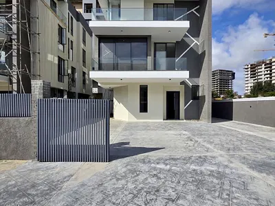Super Luxury 5-Bedroom Mansion with Cinema, Elevator, Swimming Pool — Ikoyi, Lagos