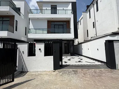 Spacious 5 Bedroom Fully Detached House — Chevron, Lekki, Lagos
