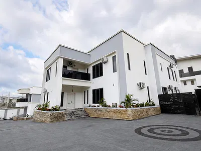 7 Bedroom Mansion with Quarters — Asokoro Main, Asokoro District, Abuja