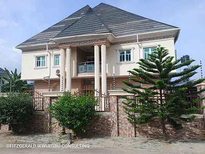 A Well Maintained 6-Bedrooms, Security House and a Store — Lokogoma District, Abuja