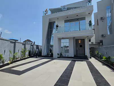 Luxury 5 Bedroom Detached Duplex with Cinema + Swimming Pool + Gym — Lekki, Lagos