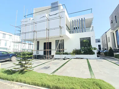 5 Bedroom Fully Detached with BQ, Spa, Unisex Salon, Cinema, Pool, Gym — Lekki, Lagos