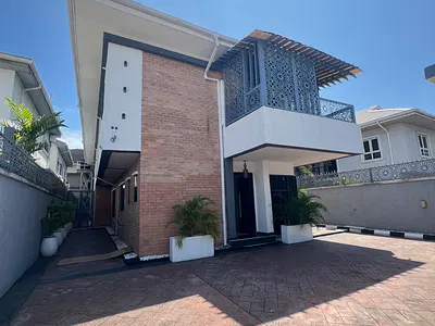 5 Bedroom Fully Detached Duplex with BQ with Swimming Pool — Lekki Phase 1, Lekki, Lagos