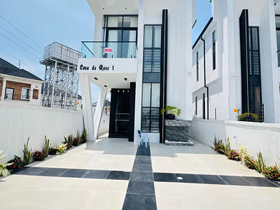Brand New Luxury 5-Bedroom Home +BQ +pool — Lekki, Lagos