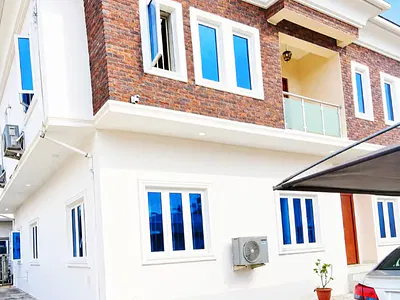 Spacious and Well Maintained 5 Bedroom Fully Detached House — Osapa, Lekki, Lagos