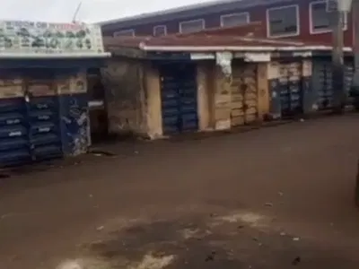 Demolishable 8 Bedroom Bungalow on 800SQM Plot — Surulere, Lagos