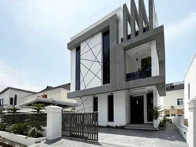 5 Bedroom Detached Duplex — Lekki, Lagos